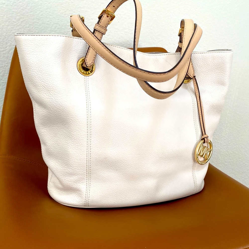White Micheal Kors Shoulder Bag